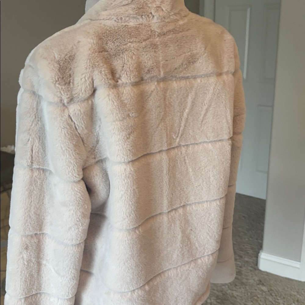 Ci Sono Faux Fur Jacket In Cream View 4